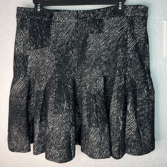 Banana Republic Black Pleated Tulip Swing Plus Size Black/white Skirt Size 14 - Picture 3 of 14